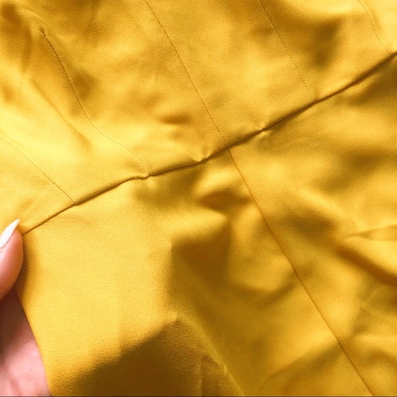 ANN TAYLOR SUMMER YELLOW DRESS. - Picture 3 of 7